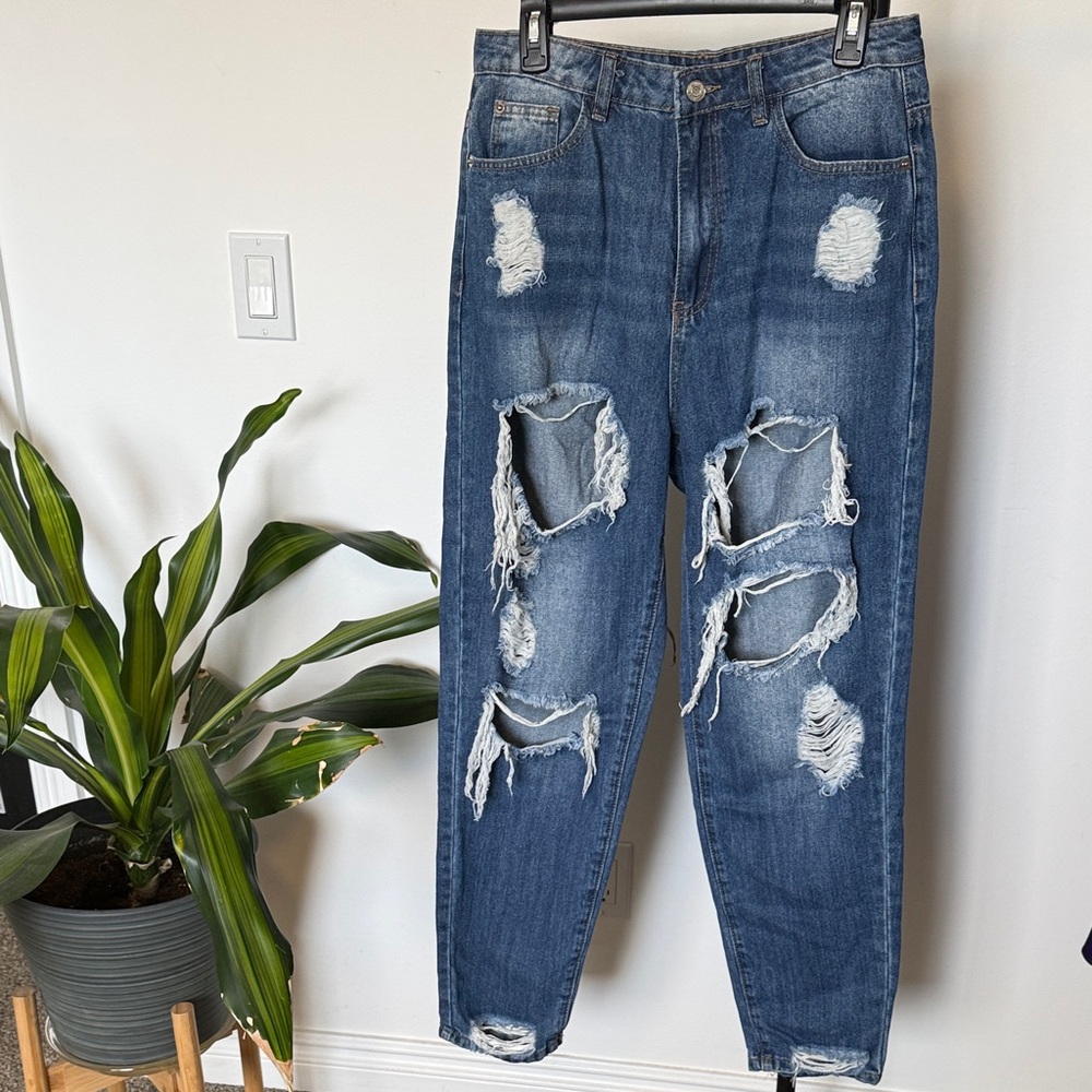 MISSGUIDED High Rise Mom Jeans